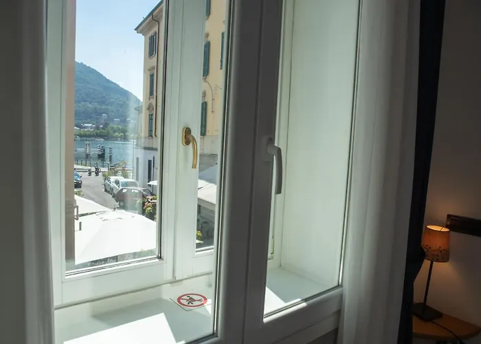 In Riva Al Konukevi Como